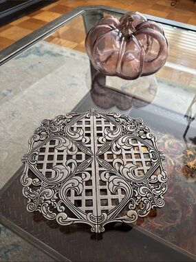 Vintage Godinger 1993 expandable silver plated, hot Plate